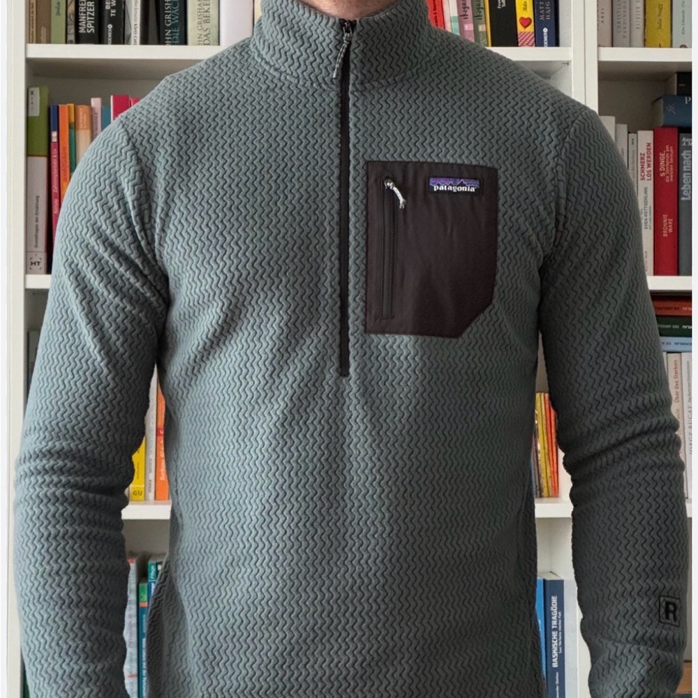 Patagonia Men's R1 Air Fleece 1/4 Zip-Neck Pullover, Blue and Black Sz Small